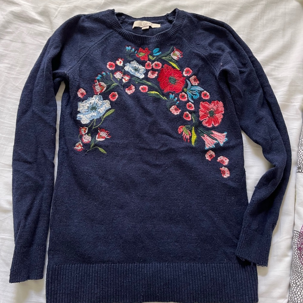 Loft XS machine washable floral embroidered sweater